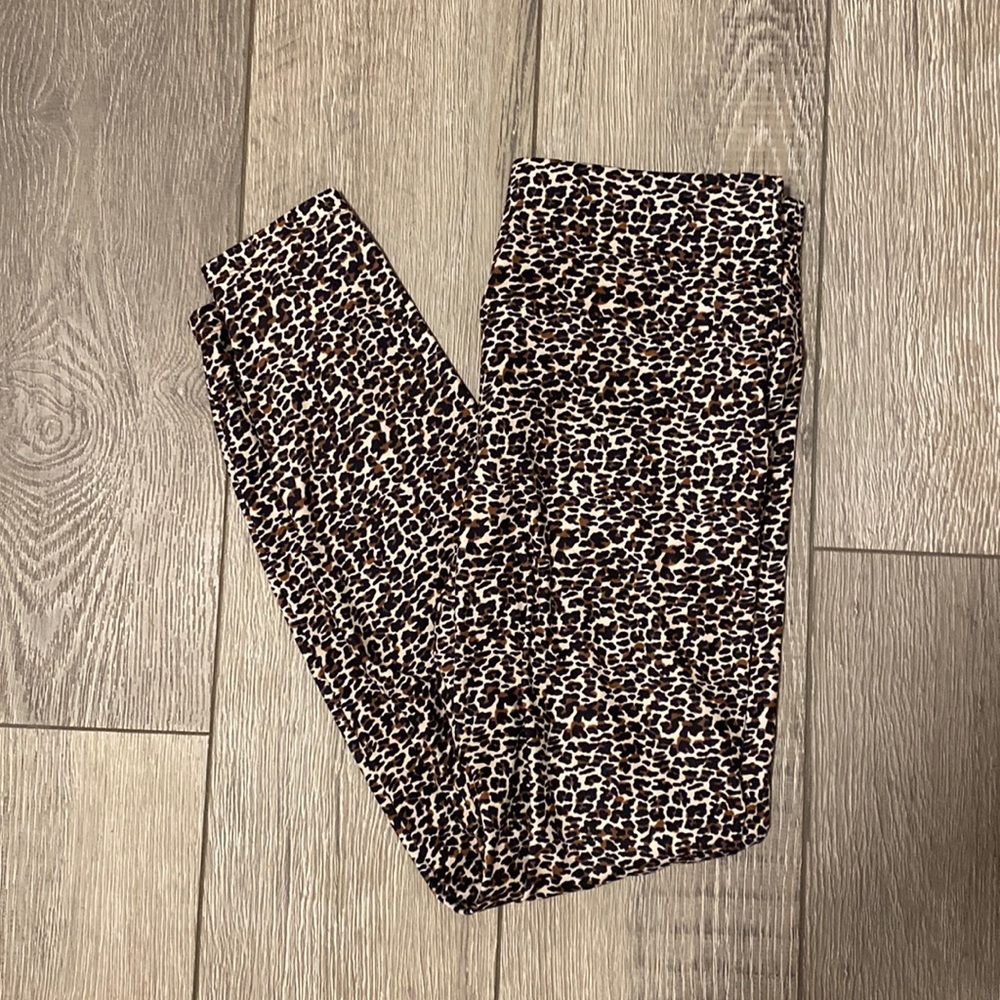 NWOT Lou & Grey leggings. Size Large